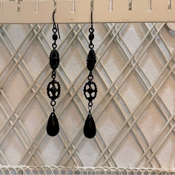 Black stones with tear drop style earrings holiday gifts for her - Picture 2 of 4